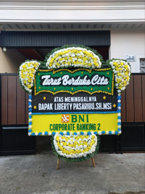 Papan Bunga Duka di Bandar Pulau