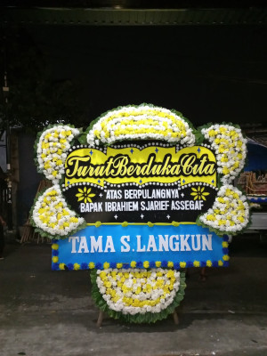 Papan Bunga Duka di Bandar Pulau